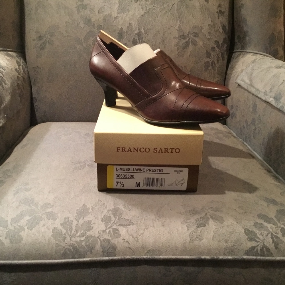 Lady’s  Franco Sarto Museli Wine Size 7 1/2